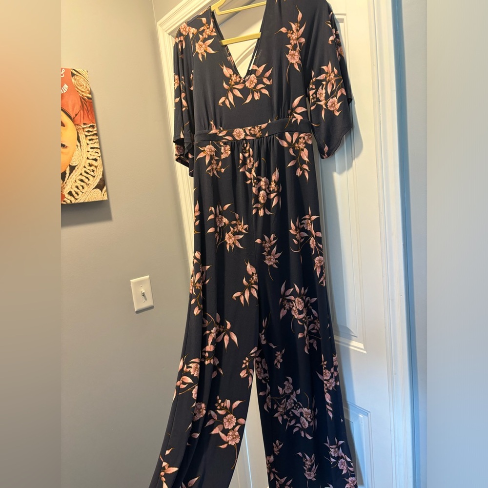 MOTHERHOOD MATERNITY - Flutter Sleeve Maxi Maternity Jumpsuit